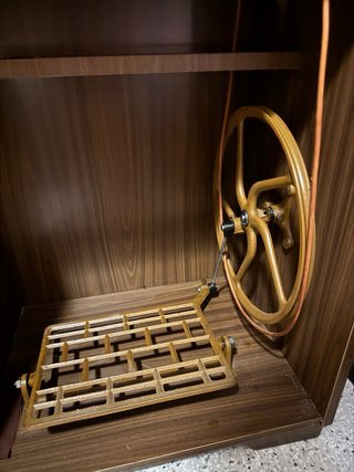 Máquina de Coser Alfa a Pedal con Mueble incluido