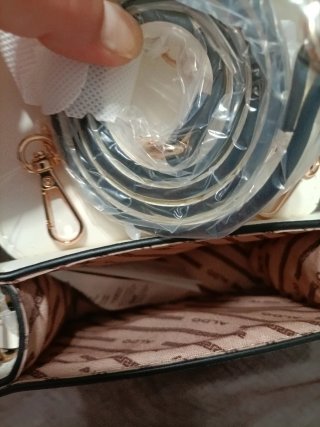 Bolso Aldo Blanco con Detalle de Tigre Dorado