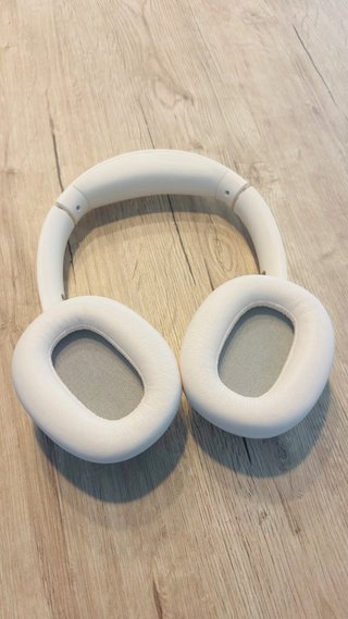 Auriculares Edifier Inalámbricos Blancos y Dorados