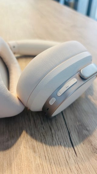 Auriculares Edifier Inalámbricos Blancos y Dorados