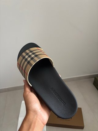 Ciabatte Burberry Beige e Nere