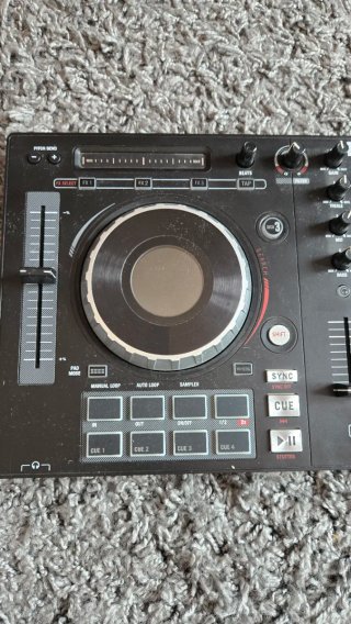 Controladora DJ Numark Mixtrack Platinum