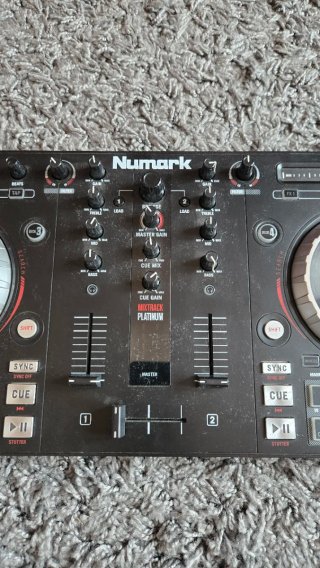 Controladora DJ Numark Mixtrack Platinum
