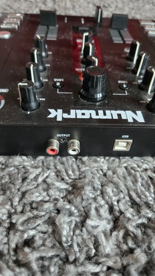 Controladora DJ Numark Mixtrack Platinum