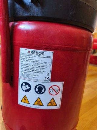 Compresor de aire AREBOS 30L con accesorios