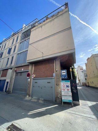 Garaje en venta en Centre en Badalona