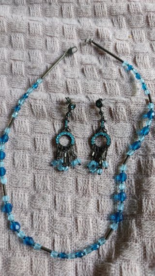 Conjunto collar y pendientes fiesta azul