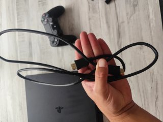 Consola PS4 Slim Negra + Mando + HDMI