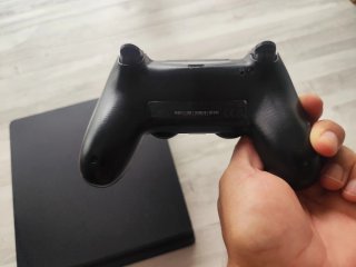 Consola PS4 Slim Negra + Mando + HDMI