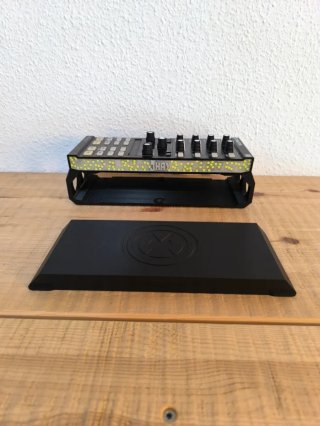 Soporte NI Traktor Kontrol X1 MK2 + Tapa+ Perillas