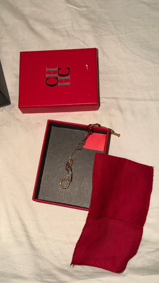 Pulsera Carolina Herrera Chapada en Oro
