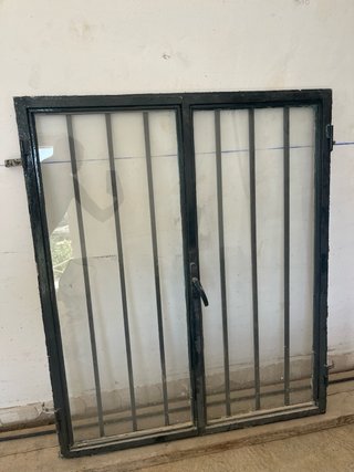 Ventana de hierro con rejas 100x120