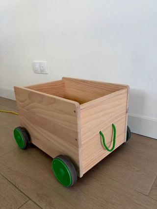 Carrito de madera para juguetes