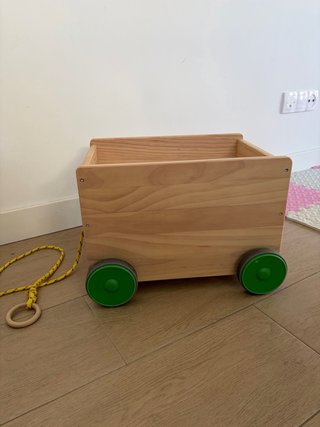 Carrito de madera para juguetes