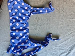 Bikini lunares azul y blanco
