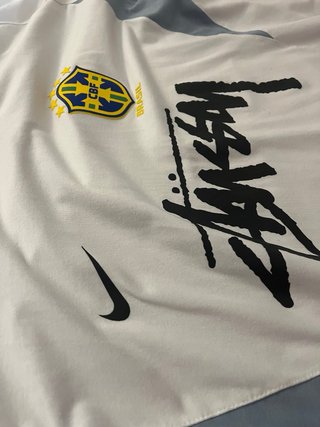 Camiseta Nike Brasil Stussy
