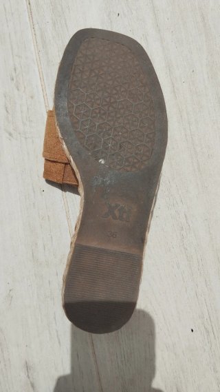 Sandalias cuña Xti camel hebilla rafia