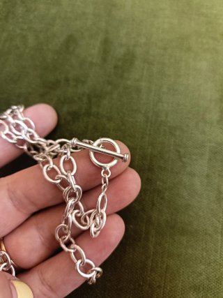 Elegante cadena de plata con cierre de palanca