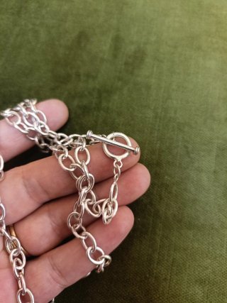 Elegante cadena de plata con cierre de palanca
