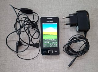 Móvil Samsung GT-S5260 con accesorios