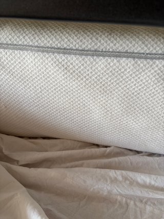 2 colchones y regalo cama de metal negra Ikea