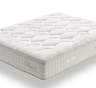 2 colchones y regalo cama de metal negra Ikea
