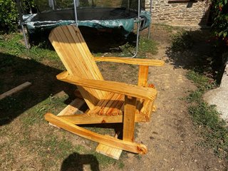 Silla mecedora de madera artesanal