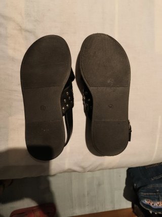 Sandalias Xti Tachuelas Cruzadas
