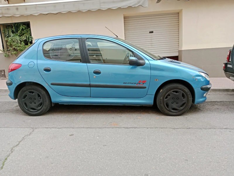Peugeot 206 2000 - foto 1