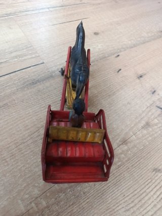 Juguete antiguo de hojalata