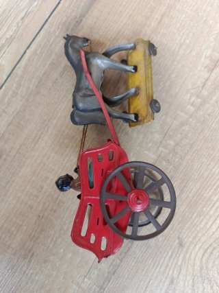 Juguete antiguo de hojalata