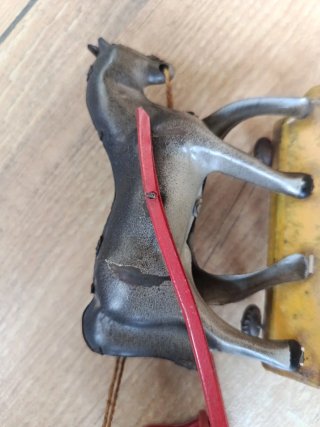 Juguete antiguo de hojalata