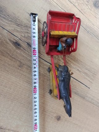 Juguete antiguo de hojalata