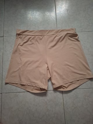 Short básico beige talla 2XL