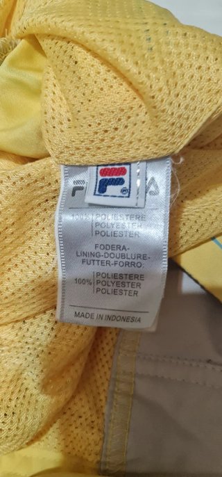 Bermuda Fila Amarilla con Estampado Ola