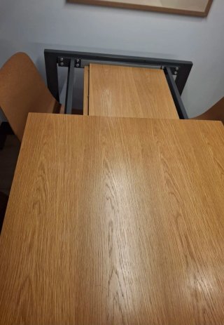 Mesa comedor madera y patas metal  y 4 sillas ikea
