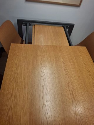 Mesa comedor madera y patas metal  y 4 sillas ikea
