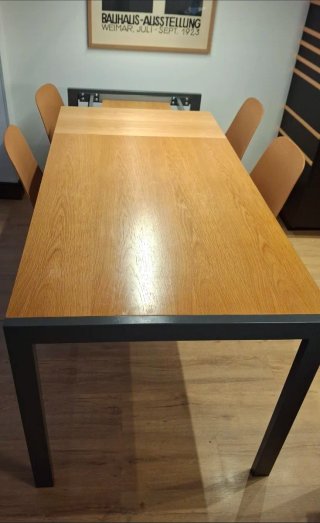 Mesa comedor madera y patas metal  y 4 sillas ikea