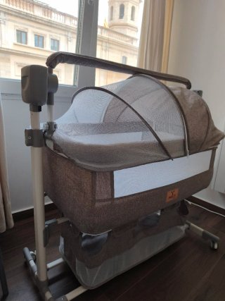 Cuna de colecho con balancín automático y música