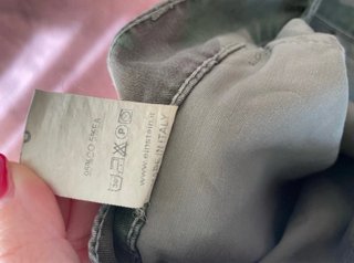 Short camouflage con fiori rosa