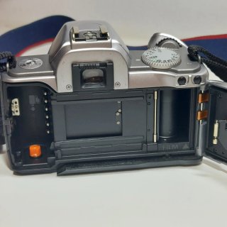 Canon EOS 300V + Objetivo EF 28-80mm II