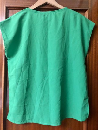 Blusa verde Cortefiel talla L con detalles