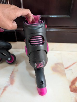 Patines en línea CAP negros y rosas