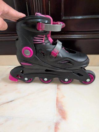 Patines en línea CAP negros y rosas