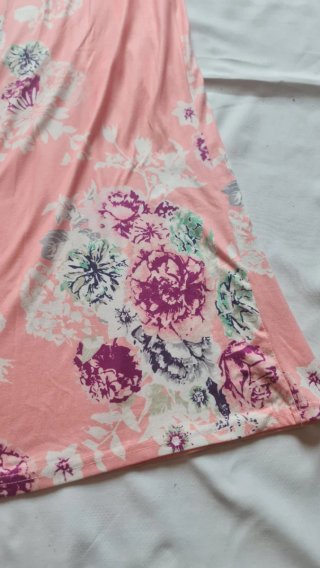 Vestido largo floral rosa con bolsillos. Talla XL