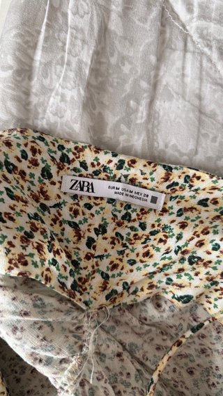 Vestido Zara flores fruncido