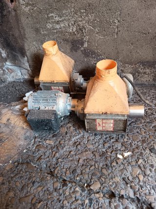 Motores industriales naranjas