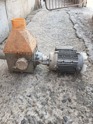 Motores industriales naranjas