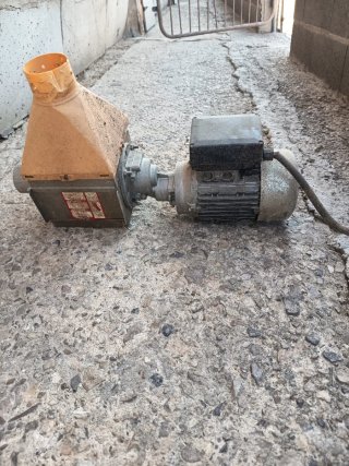 Motores industriales naranjas