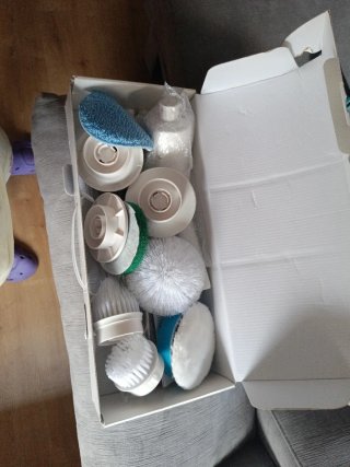 Electric cleaning brush